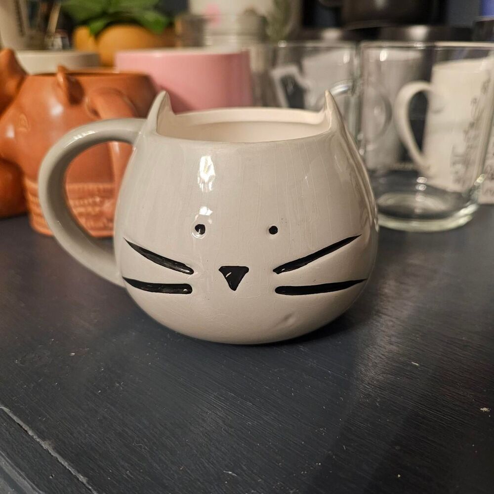 Unbranded White and Grey Dinnerware